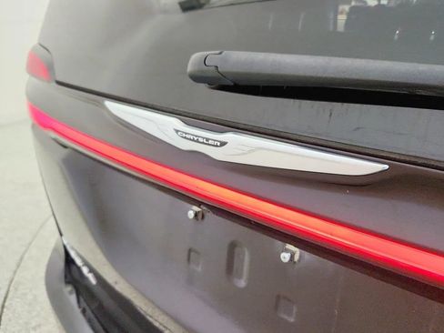 Used 2023 Chrysler Pacifica Touring-L FWD image 35