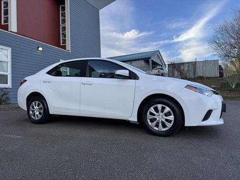 Used 2014 Toyota Corolla LE image 9