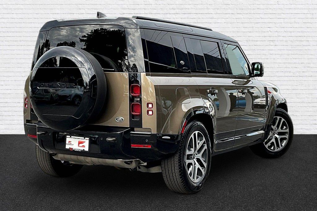 Used 2023 Land Rover Defender 110 X-Dynamic SE AWD/4WD image 6
