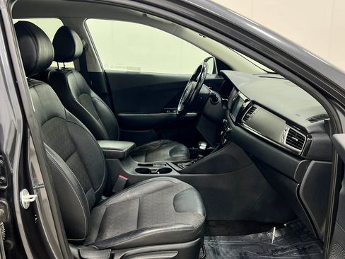 Used 2019 Kia Niro S Touring image 33