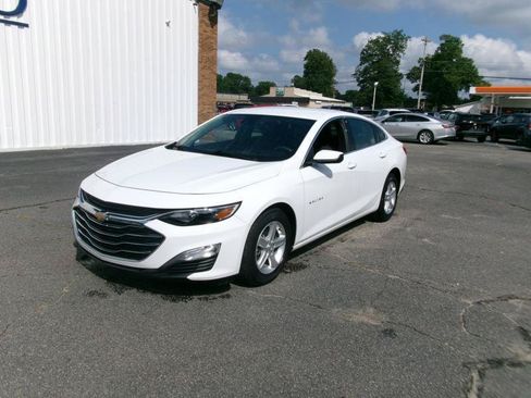Used 2024 Chevrolet Malibu LS w/ Driver Confidence Package FWD image 2