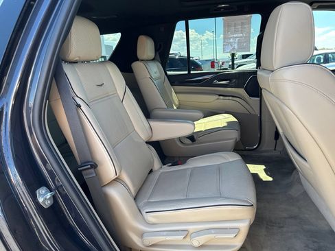 Used 2024 Cadillac Escalade Premium Luxury AWD/4WD image 12