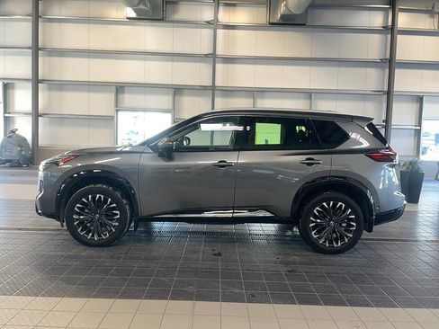 Used 2024 Nissan Rogue Platinum w/ Platinum Premium Package image 4