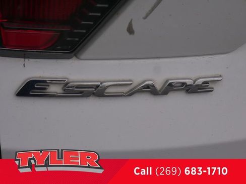 Used 2018 Ford Escape SE image 14