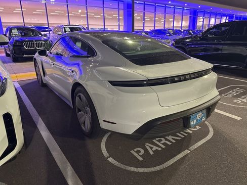 Used 2021 Porsche Taycan image 4