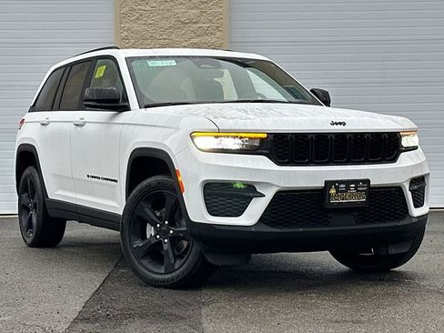 New 2025 Jeep Grand Cherokee Altitude AWD/4WD image 2