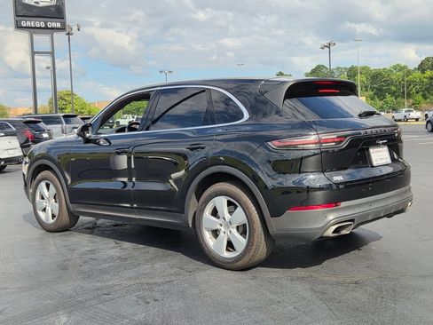 Used 2022 Porsche Cayenne AWD/4WD image 3