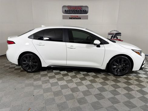 Used 2024 Toyota Corolla SE image 2