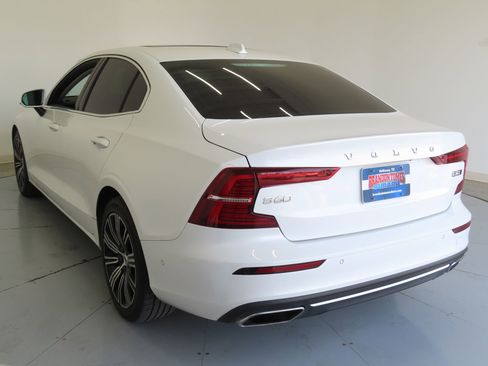 Used 2022 Volvo S60 B5 Inscription image 6