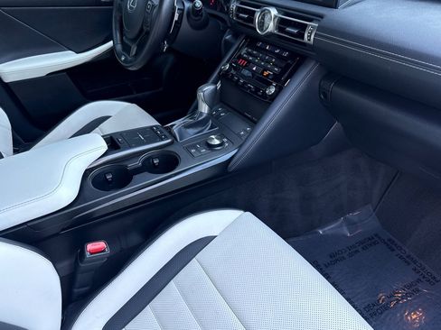 Certified 2022 Lexus IS 350 F Sport image 19