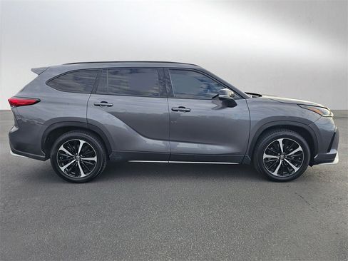 Used 2021 Toyota Highlander XSE image 6