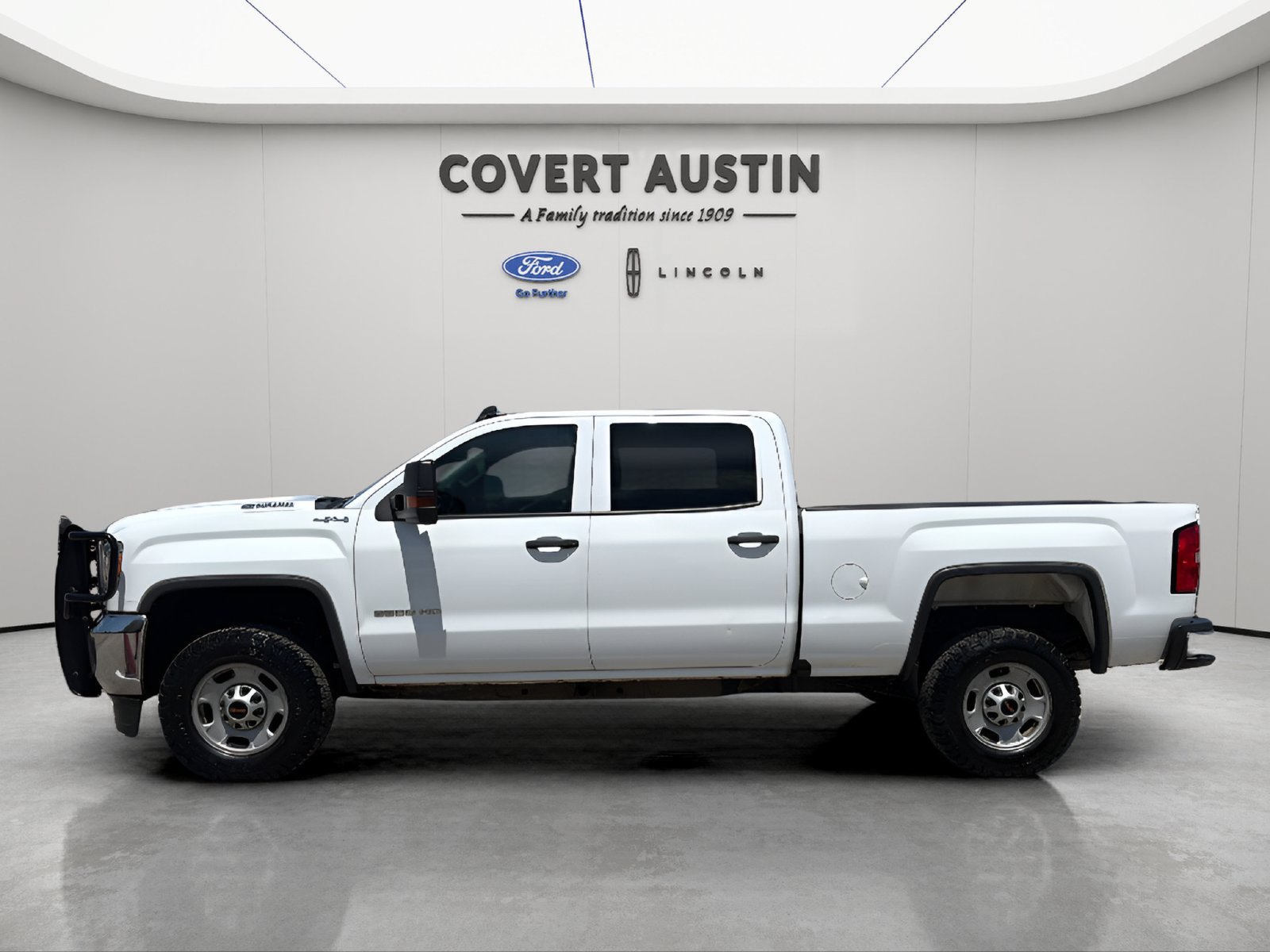 Used 2019 GMC Sierra 2500 4x4 Crew Cab w/ Sierra Convenience Package image 2