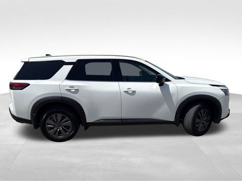 Certified 2025 Nissan Pathfinder S FWD image 9