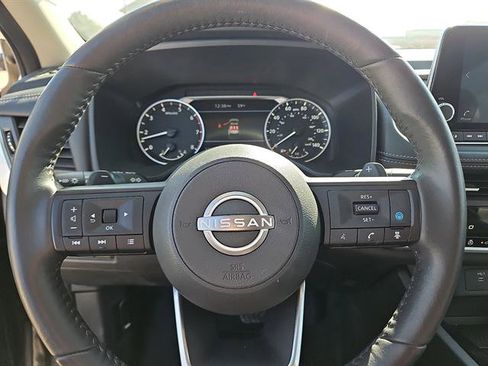 Used 2024 Nissan Rogue SV w/ SV Premium Package image 15