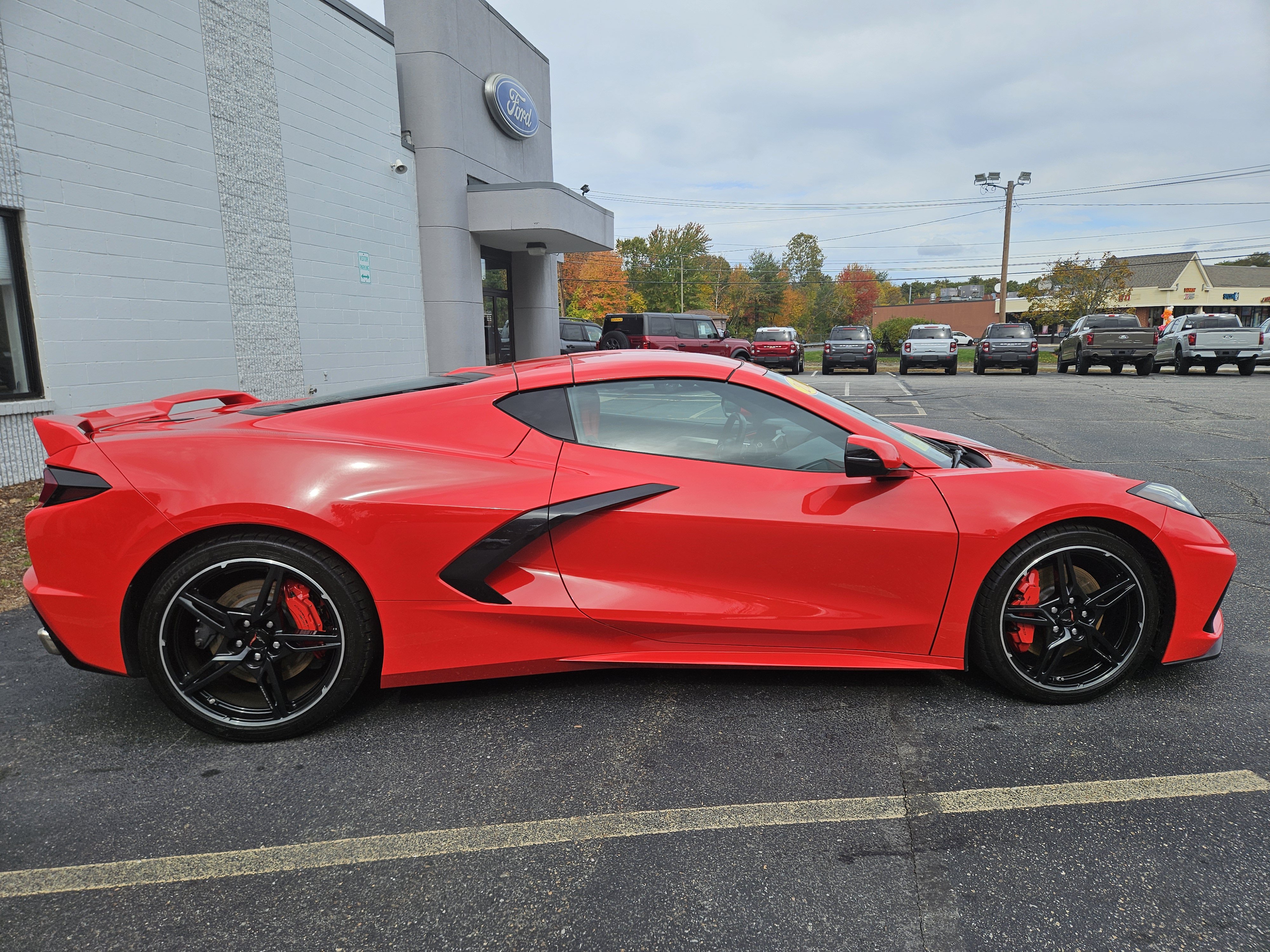 Used 2020 Chevrolet Corvette Stingray Preferred Cpe w/ 2LT Preferred Equipment Group RWD image 4