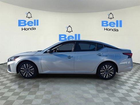 Used 2024 Nissan Altima 2.5 SV image 2