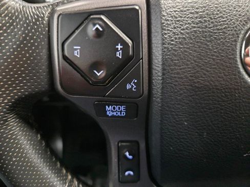 Used 2016 Toyota Tacoma TRD Sport image 49