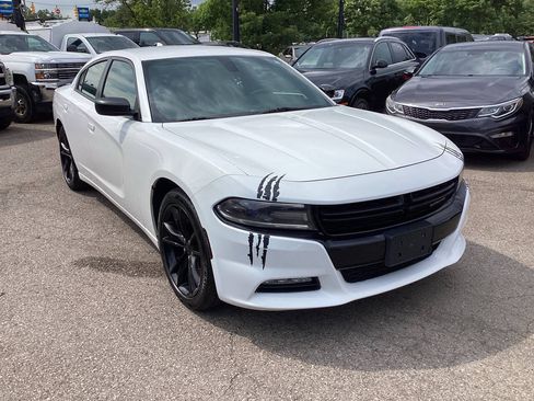 Used 2016 Dodge Charger SXT w/ Blacktop Package RWD image 5