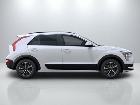 Certified 2025 Kia Niro LX FWD image 7