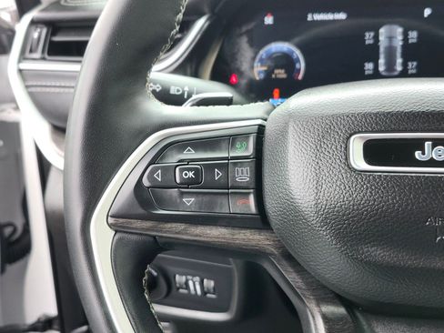 Used 2023 Jeep Grand Cherokee Limited image 30