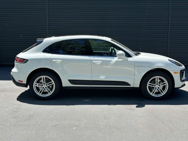 Used 2026 Porsche Macan AWD/4WD image 6