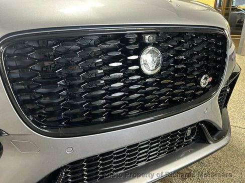 Used 2024 Jaguar F-PACE SVR image 17