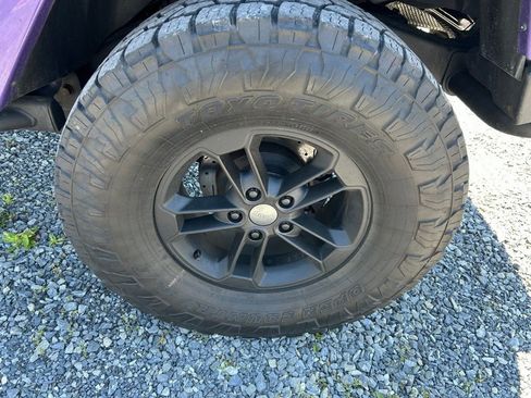 Used 2017 Jeep Wrangler Unlimited Sahara AWD/4WD image 6