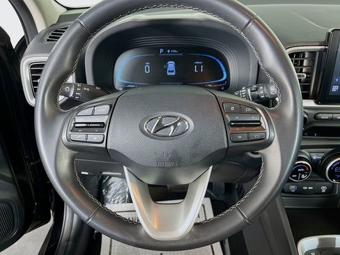 Used 2024 Hyundai Venue SEL FWD image 13