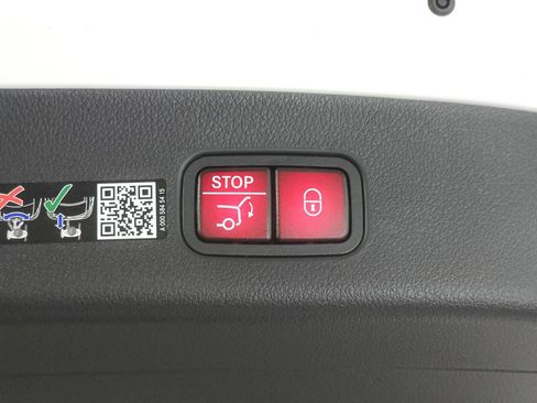 Certified 2026 Mercedes-Benz GLC 300 4MATIC image 32