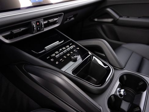 New 2026 Porsche Cayenne AWD/4WD image 18
