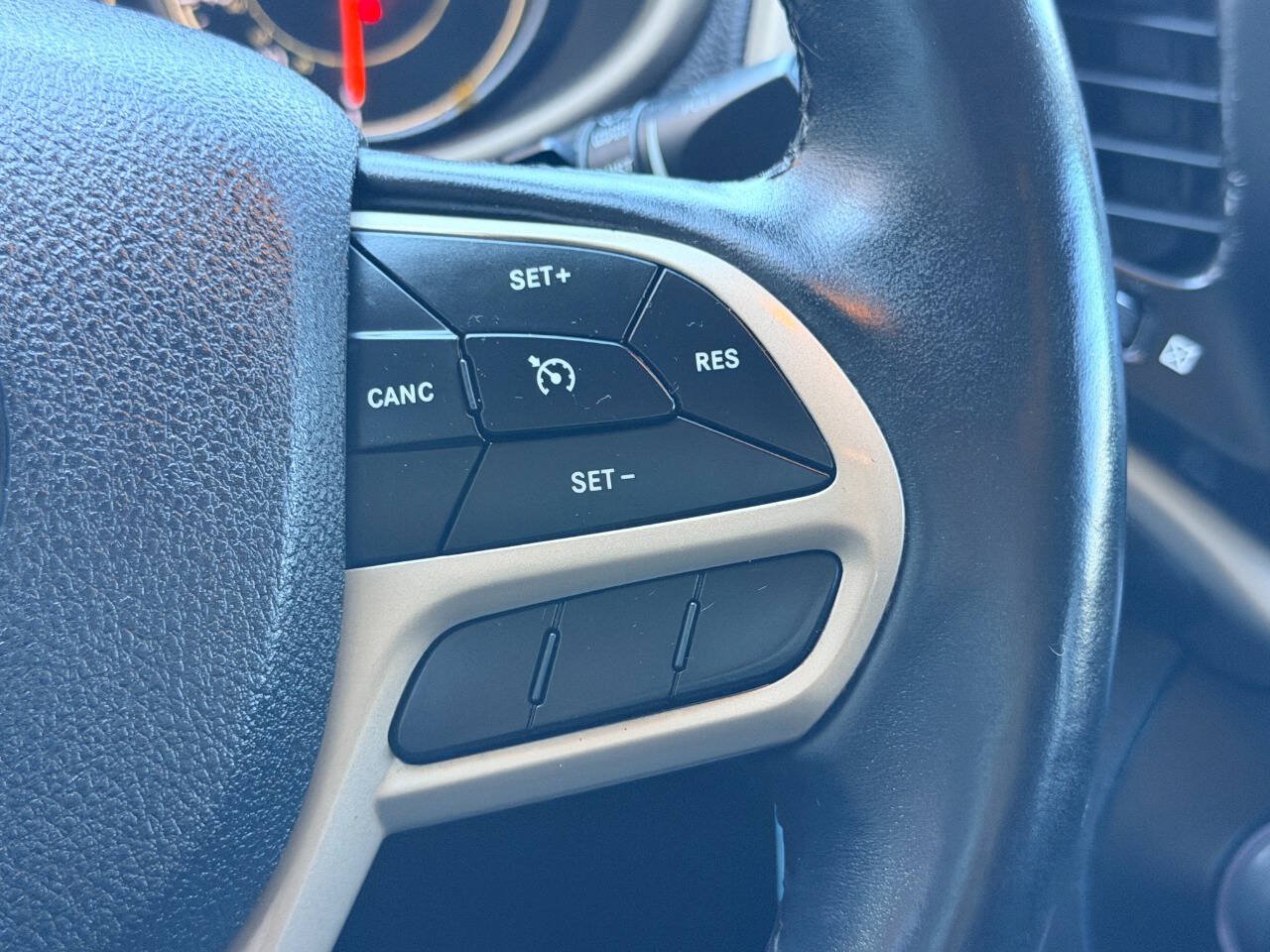 Used 2017 Jeep Cherokee Sport w/ Cold Weather Group FWD image 28