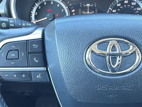Certified 2024 Toyota Highlander XLE image 31