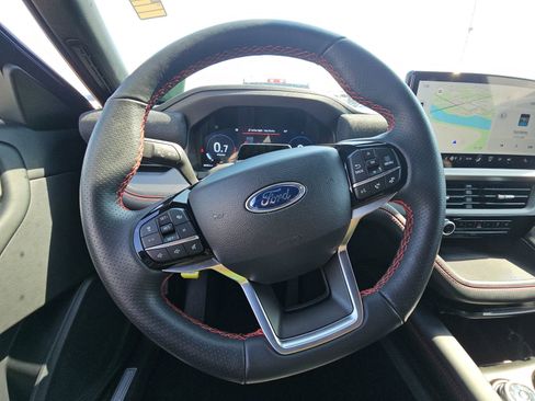 Used 2025 Ford Explorer ST-Line w/ ST-Line Street Pack image 8