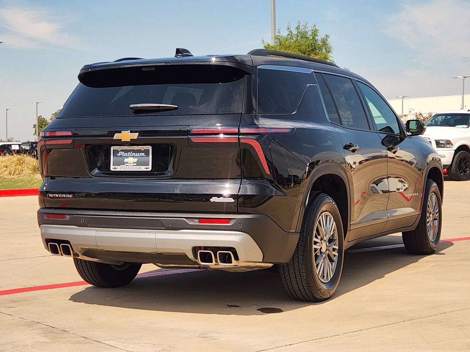 Certified 2026 Chevrolet Traverse LT w/ Driver Confidence Package FWD image 5