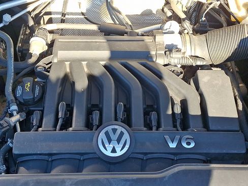 Used 2022 Volkswagen Atlas Cross Sport SEL Premium R-Line image 29