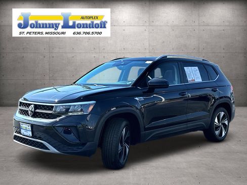 Used 2023 Volkswagen Taos SE w/ Panoramic Sunroof Package AWD/4WD image 4