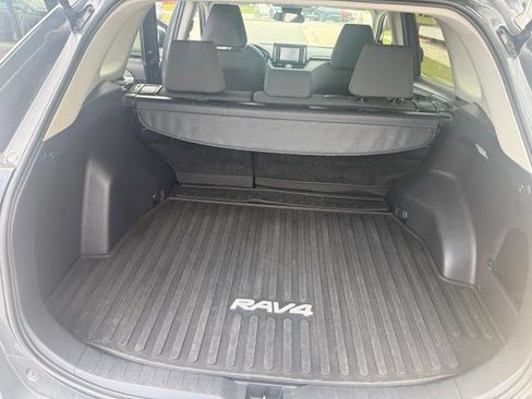 Used 2021 Toyota RAV4 XLE AWD/4WD image 12