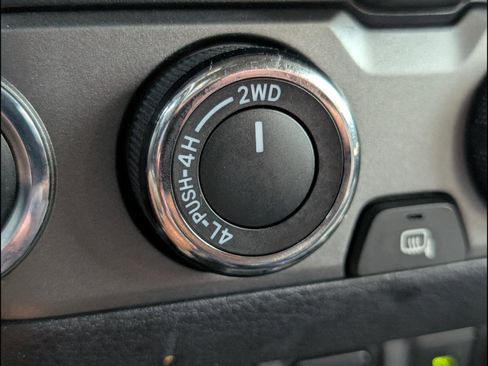 Used 2019 Toyota Tacoma TRD Off-Road AWD/4WD image 12