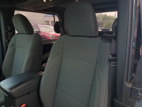 Certified 2025 Jeep Wrangler Sport AWD/4WD image 15