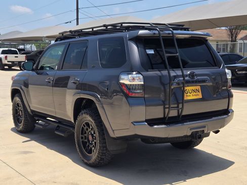 Used 2019 Toyota 4Runner SR5 AWD/4WD image 5