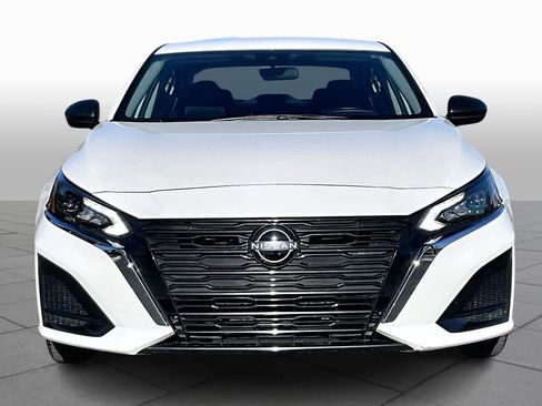 Used 2025 Nissan Altima 2.5 SV image 3