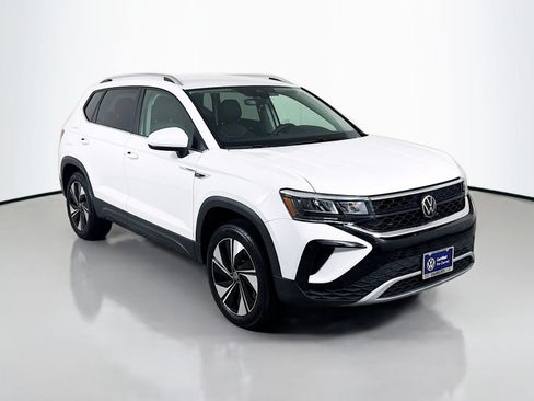 Certified 2024 Volkswagen Taos SE AWD/4WD image 7