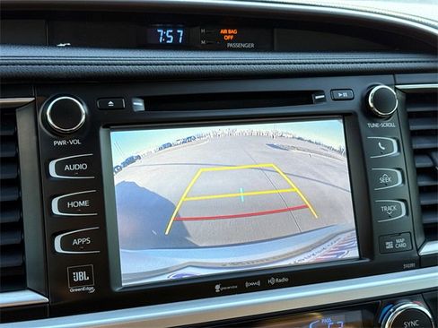 Used 2019 Toyota Highlander Limited image 27