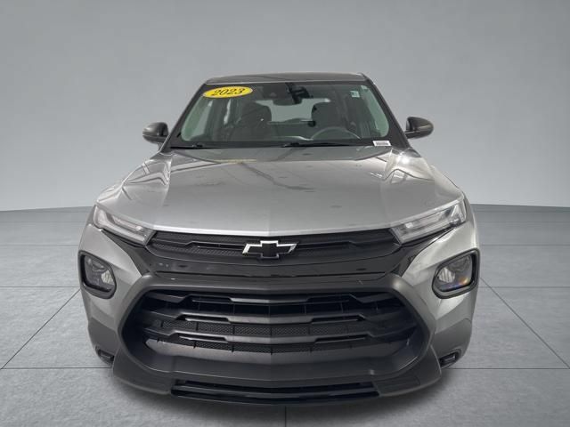 Used 2023 Chevrolet TrailBlazer LS w/ LPO, Blackout Package FWD image 2