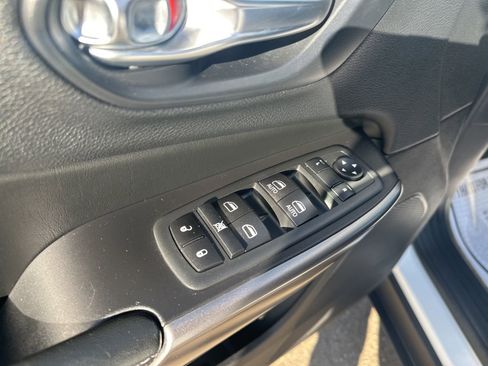 Used 2020 Jeep Cherokee Latitude Plus image 13