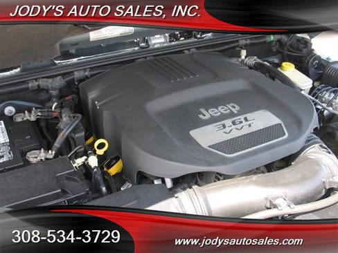Used 2015 Jeep Wrangler Unlimited Sahara w/ Connectivity Group AWD/4WD image 33
