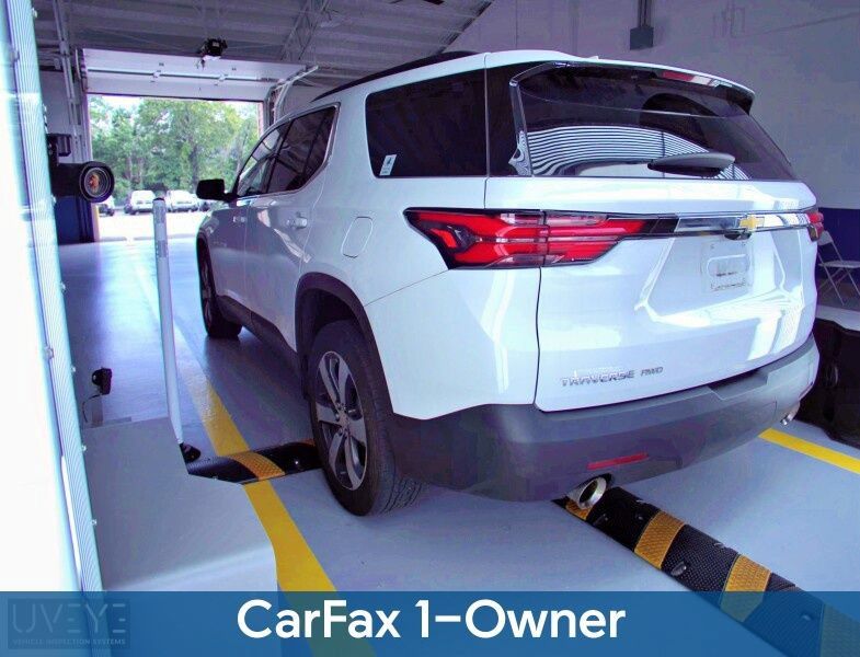Used 2023 Chevrolet Traverse LT w/ LT Premium Package AWD/4WD image 3