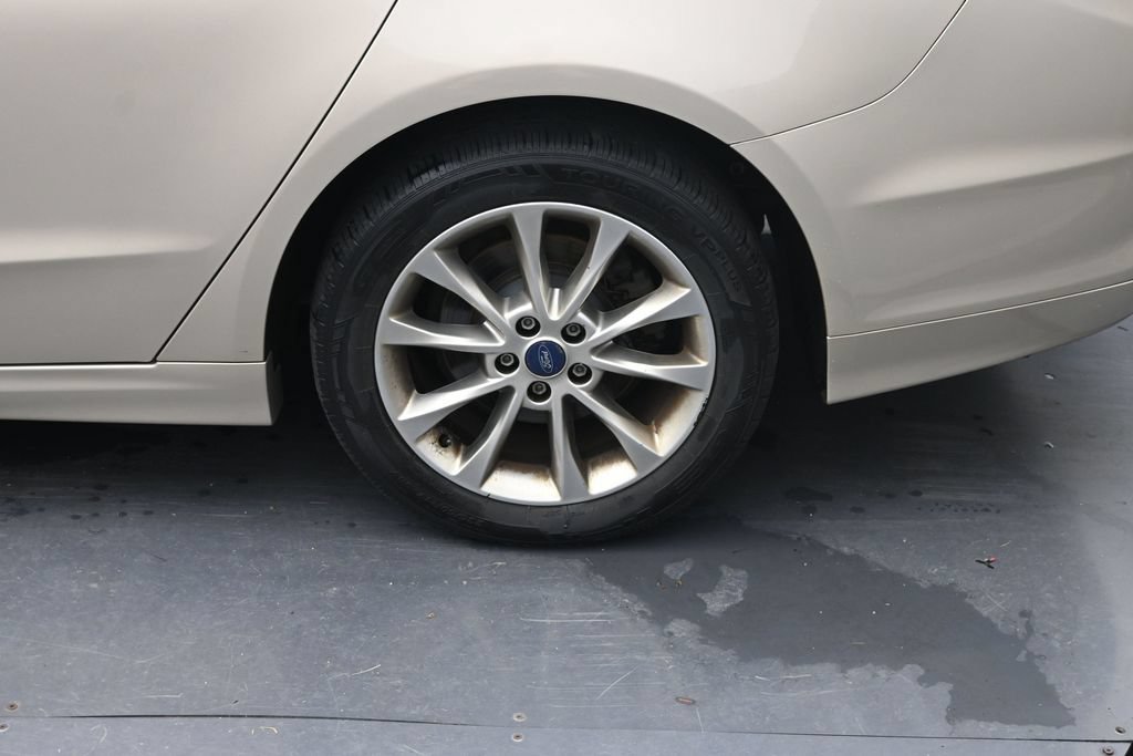 Used 2017 Ford Fusion SE FWD image 12