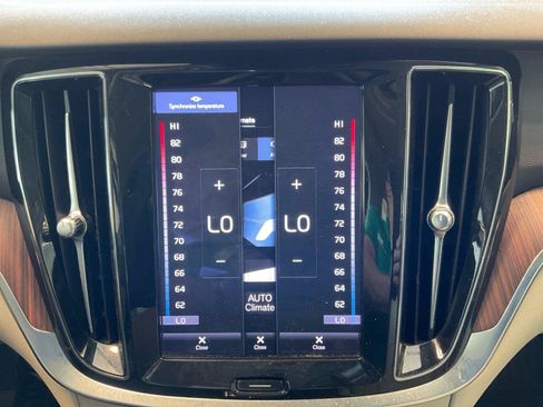 Used 2021 Volvo S60 T5 Momentum FWD image 22