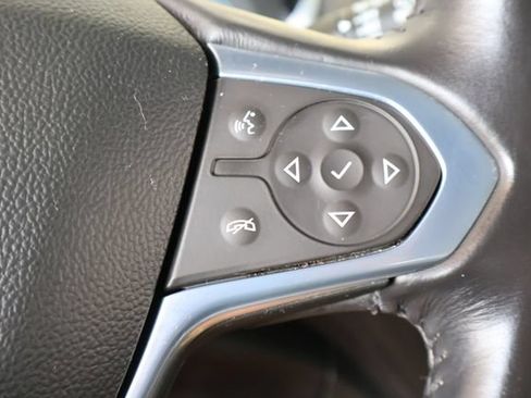 Used 2022 Chevrolet Traverse LT FWD image 25
